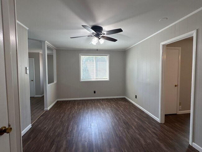 Building Photo - 408 3rd Ave NW