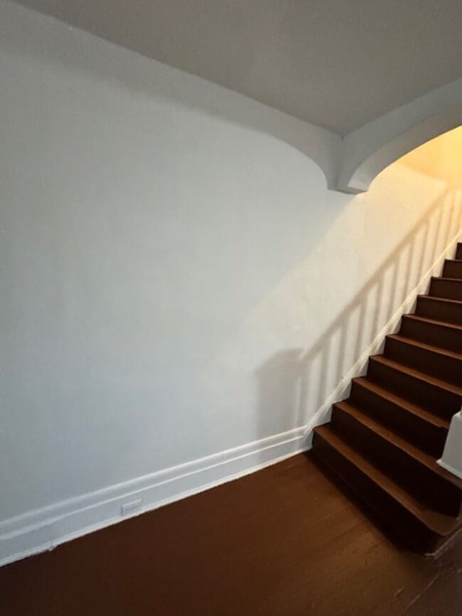 Building Photo - Lovely Home - North Philadelphia