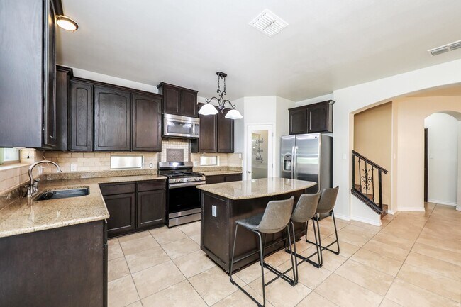 Building Photo - 9813 Sandhill Dr