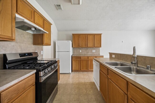 Building Photo - 8022 Indian Desert Dr