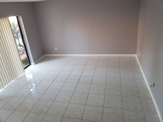 Building Photo - 1440 N Lawnwood Cir