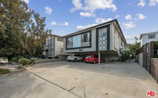 Building Photo - 637 Hayworth Ave