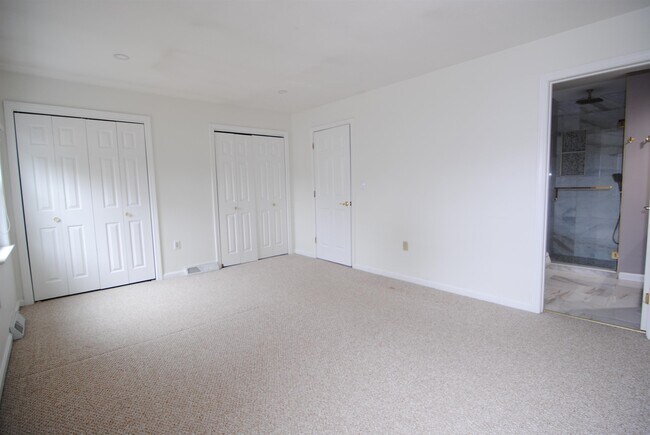 Building Photo - 5 Cadogan Way