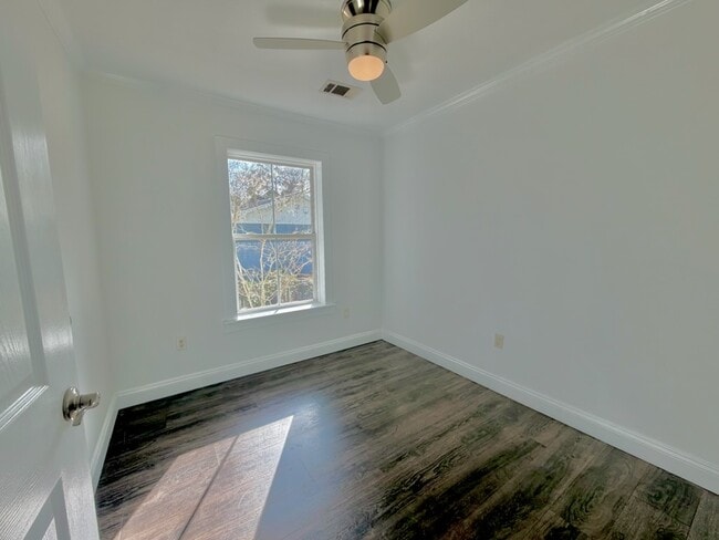 Building Photo - 199 E Bayou Forest Dr