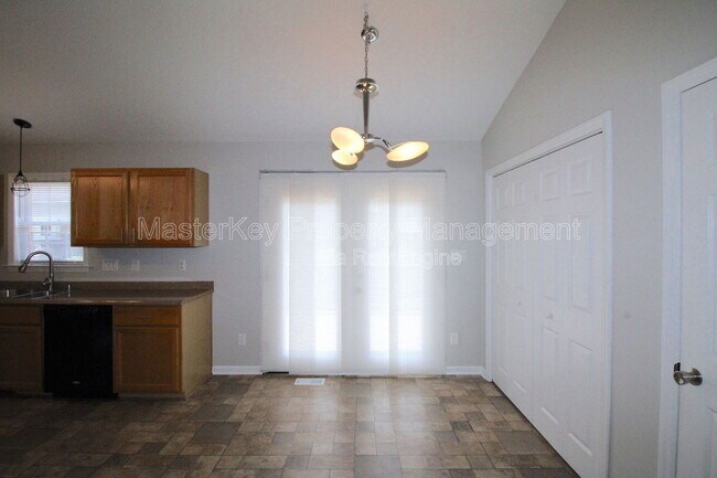 Building Photo - 305 Noonday Ct