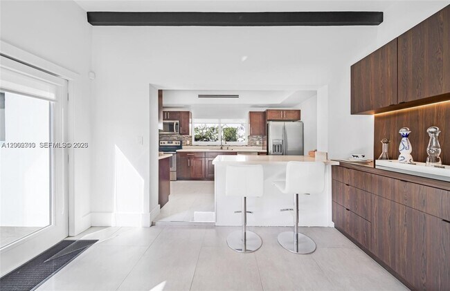 Building Photo - 3531 SW 1st Ave