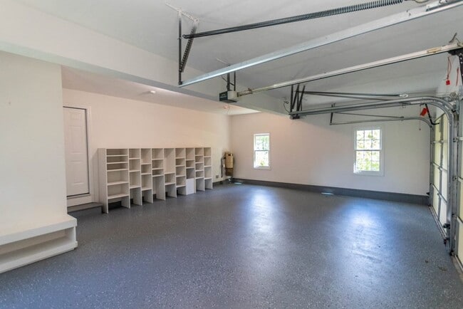 Building Photo - 24 Longshank Cir