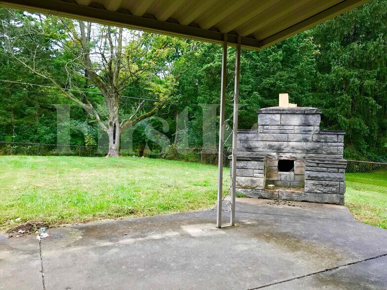 Building Photo - 5750 Wallingwood Dr