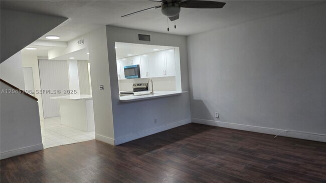 Building Photo - 2810 SW 87th Ave