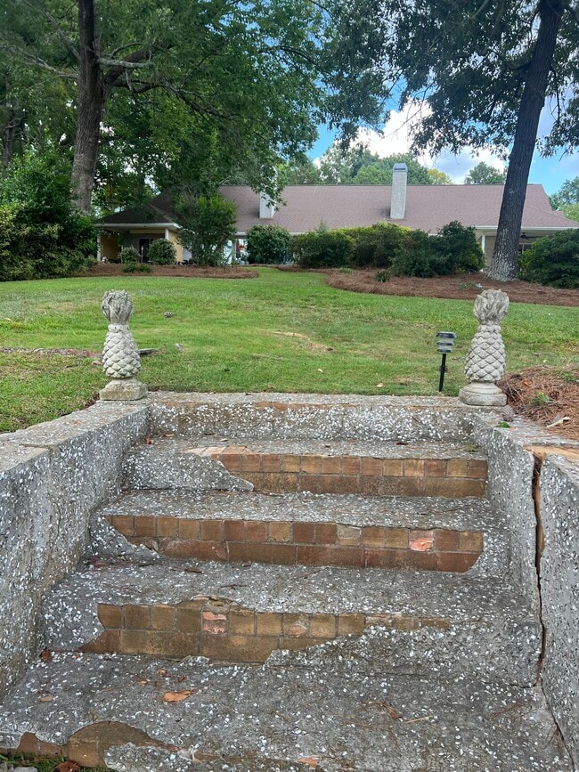 Building Photo - 138 Grimes Rd NE