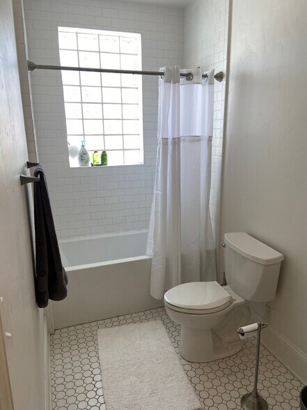 Master Bath - 15 Barnes St