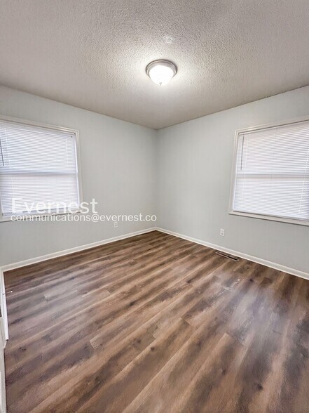 Building Photo - 275 Efird St