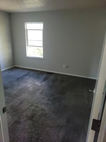 Building Photo - 872 Upholland Ln