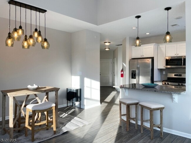 Building Photo - 5 W River Styx Rd