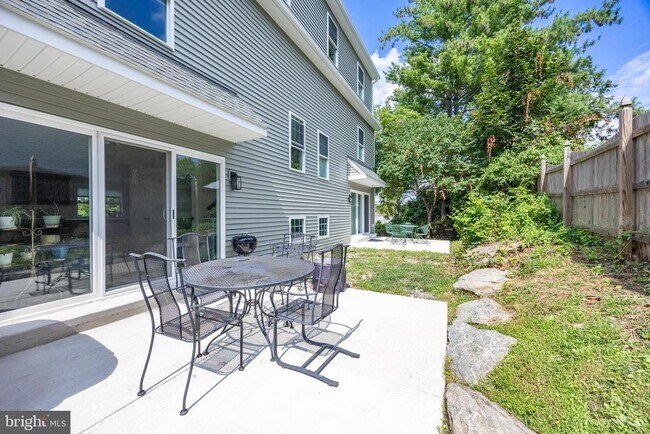 Building Photo - 209 Namar Ave