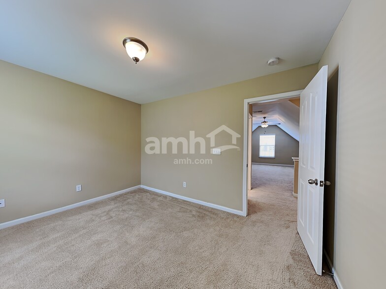 Building Photo - 104 Portland Falls Dr