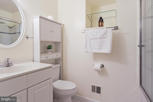 Building Photo - 1424 Yellowwood Ct