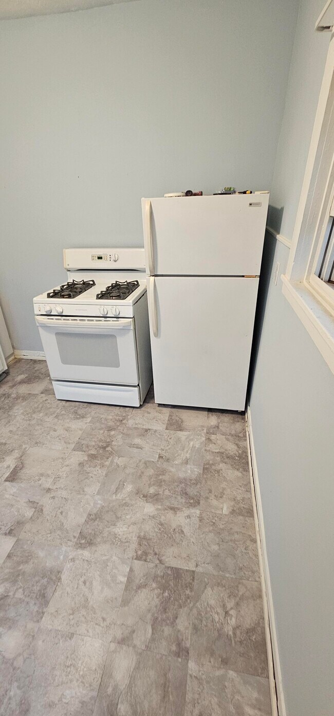 Building Photo - 38 River St