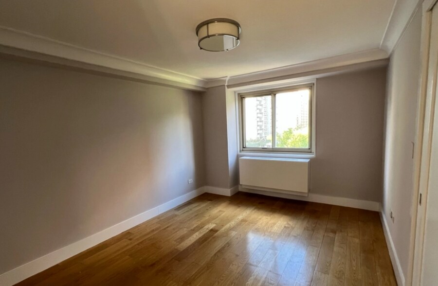 Building Photo - 151 W 93rd St