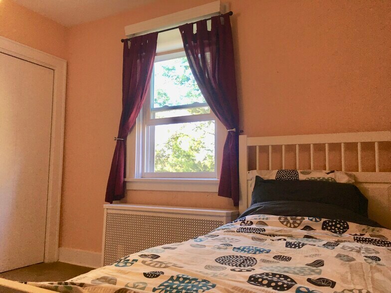 bedroom 2 - 5463 Fair Oaks St