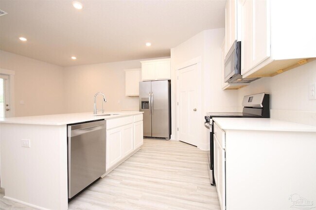 Building Photo - 5875 Sargassum Ln