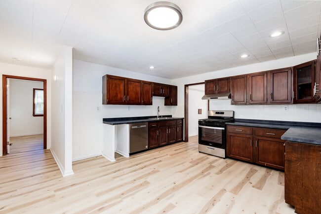 Building Photo - 9429 Harold Dr