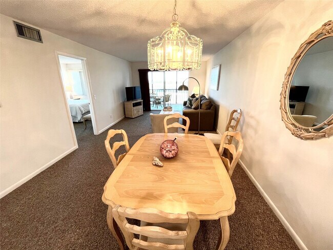 Building Photo - 40 NE Plantation Rd