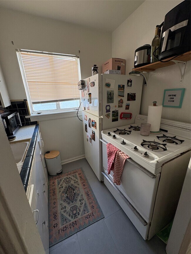 Building Photo - 1828 W Main St