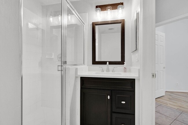 Building Photo - Amazing 4 Bedroom, 3 Bath home plus large 21'x11' loft located in Parkland Isles!