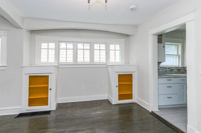 Building Photo - 2024 E 48th Terrace