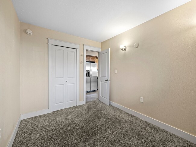 Building Photo - Prime Old Town Location | 2 Bed, 1 Bath Condo