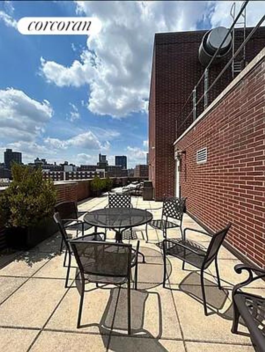 Building Photo - 327 E 101st St