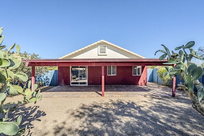 Building Photo - 2117 W Renaissance Ave