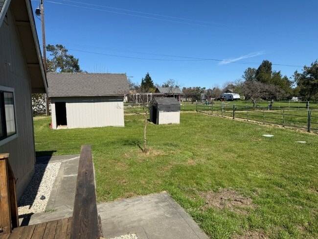 Building Photo - Unique 2 Bedroom Country Property Vacaville *Star Rentals