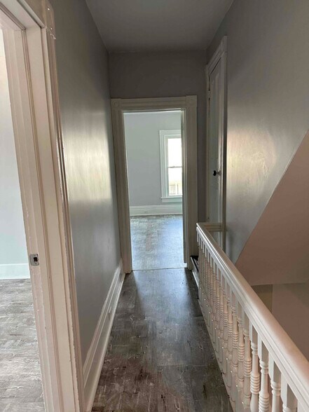 Building Photo - 307 Loucks Ave