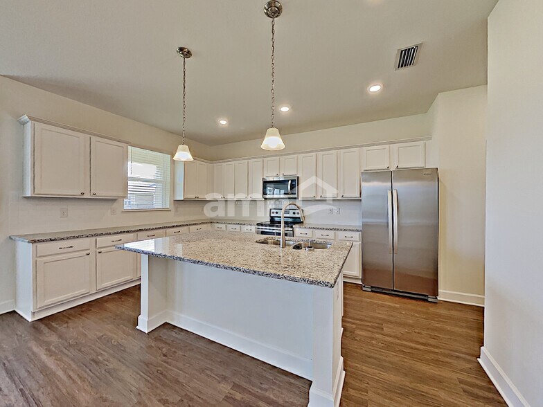 Building Photo - 510 Pine Terrace Dr