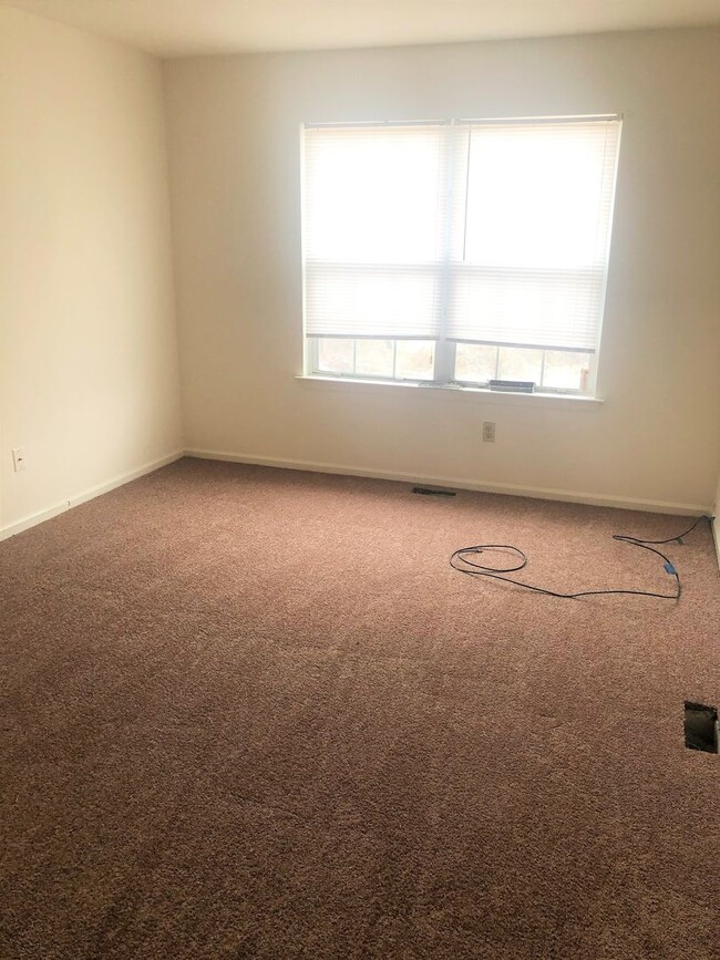 Building Photo - 2 bedroom, 2.5 bath corner condominium, Ne...