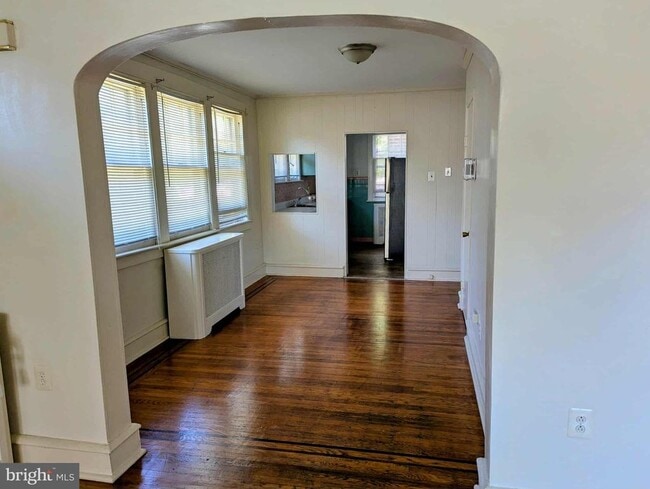 Building Photo - 6 W Hoffman Ave