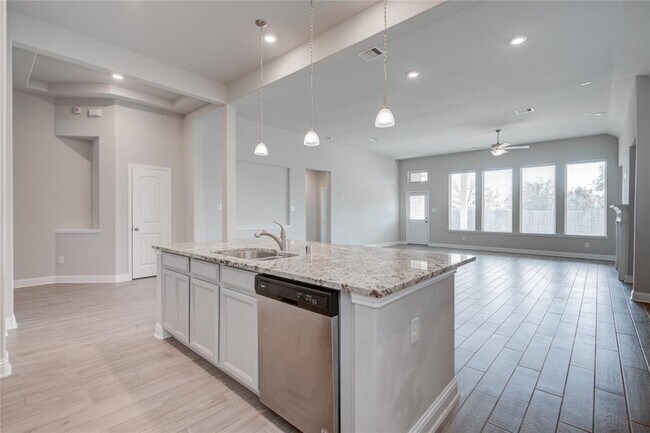 Building Photo - 12704 Southern Oaks Landing