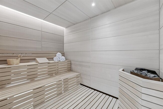 Building Photo - 175 SE 25th Rd