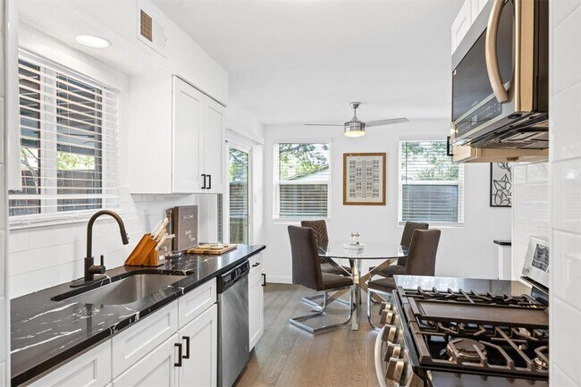 Building Photo - 4512 W Village Ct