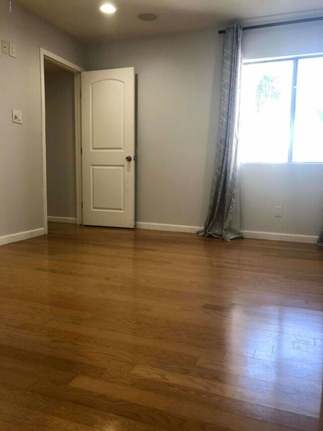 Building Photo - Welcome to your new cozy, immaculate and spacious home!