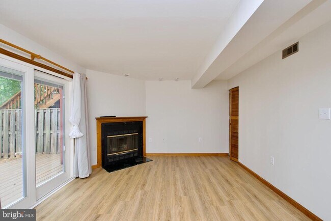 Building Photo - 6643 Medinah Ln