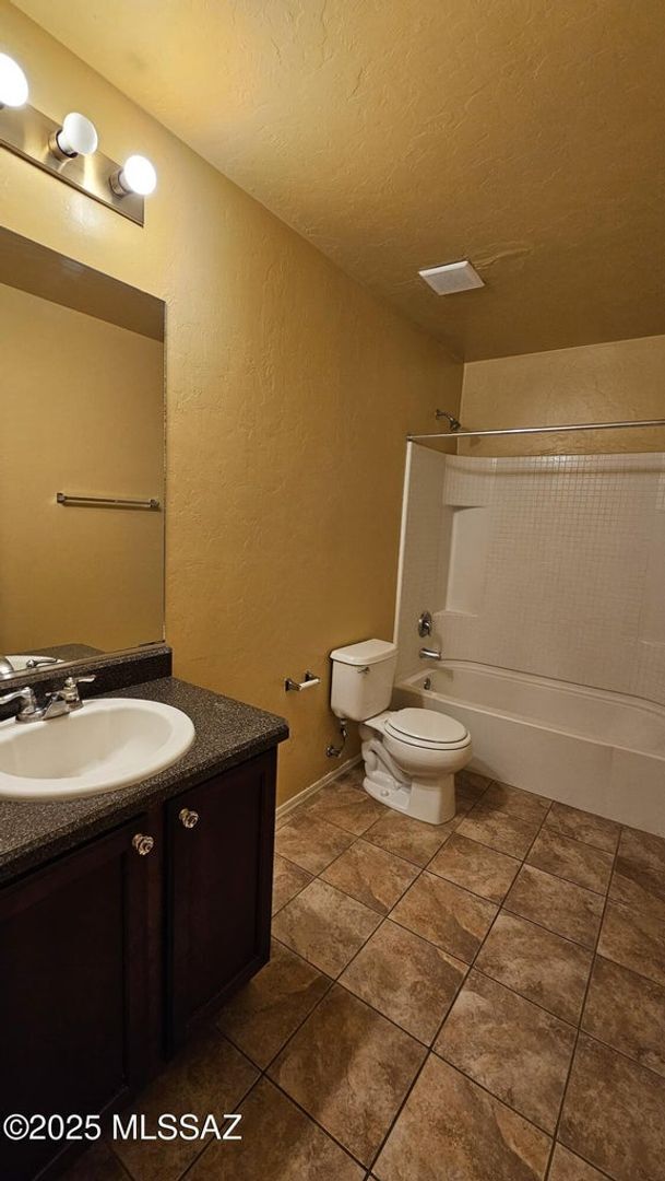 Building Photo - Rancho Valencia 3 bedroom, 2 bath unfurnis...