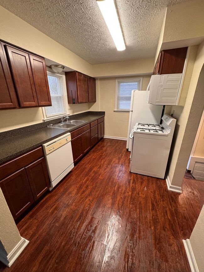 Building Photo - 631 Churchill Rd