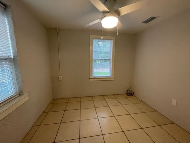 Building Photo - Beautiful 2 Bed 1 Bath House In Fifth Ave Neighborhood