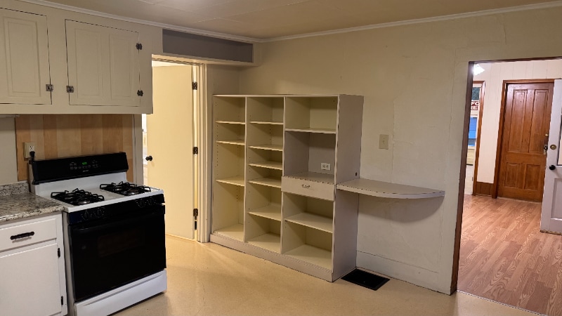 Building Photo - 412 E 5th St