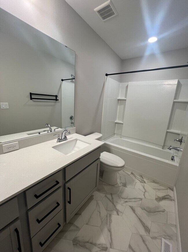 Building Photo - $500.00 Off First Month's Rent! McCormick Village Giant! Bed/Bath on Main, Fenced Yard, Generator...