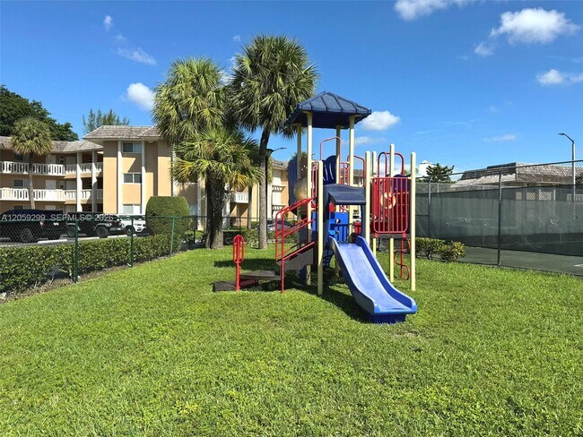 Building Photo - 7400 Miami Lakes Dr