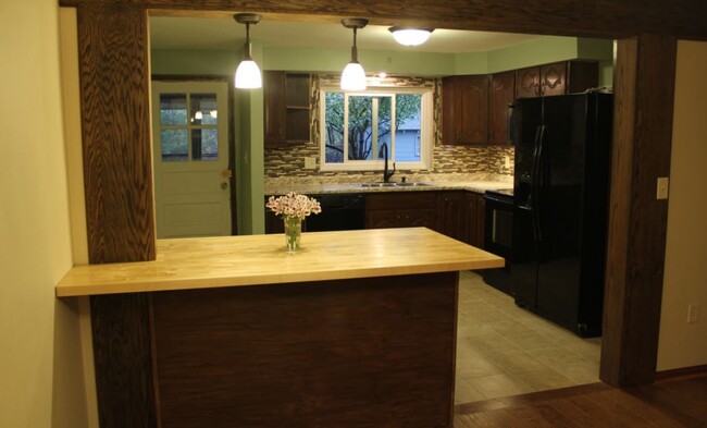 Building Photo - 106 Elmwood Dr